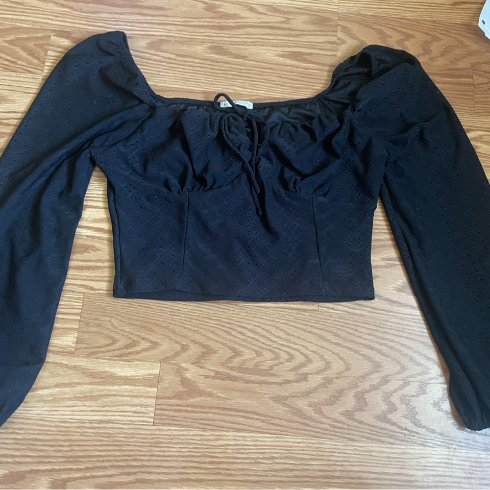 Black Puff sleeve crop top